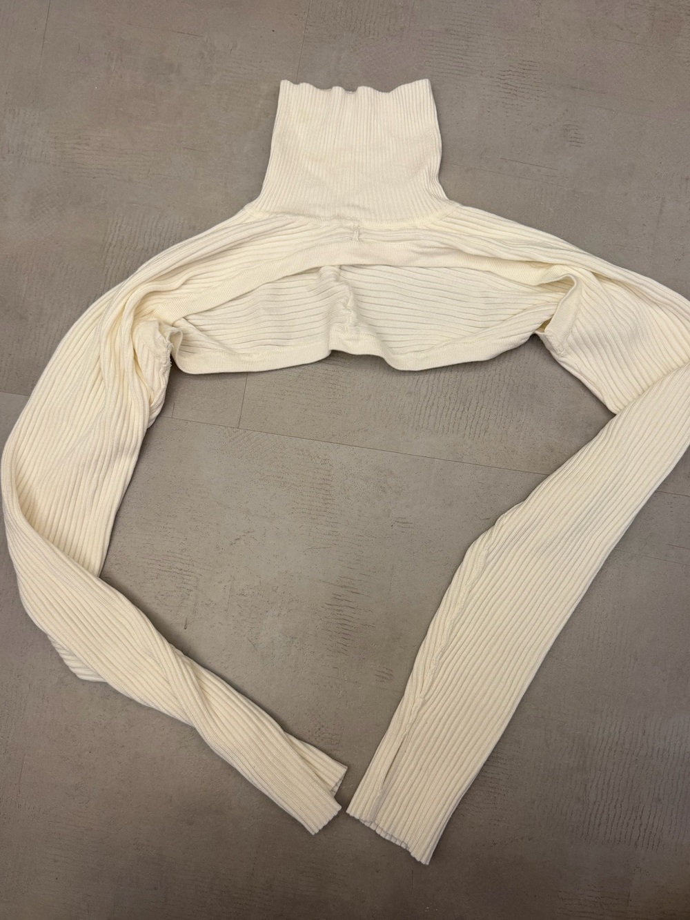 Turtleneck ribbed shrug